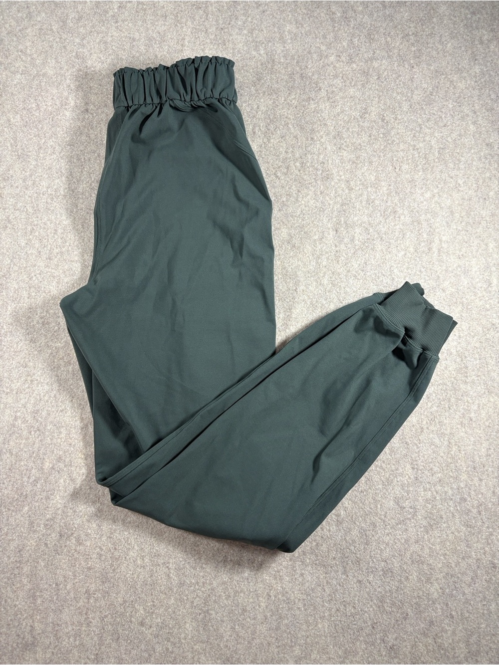 Lululemon Women’s Scuba High Rise Jogger Smoked Spruce Green Size 2 NWOT